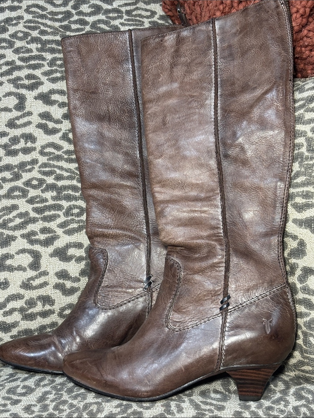 Frye steffi knee high kitten heel wooden heel zip back distressed round toe 5.5